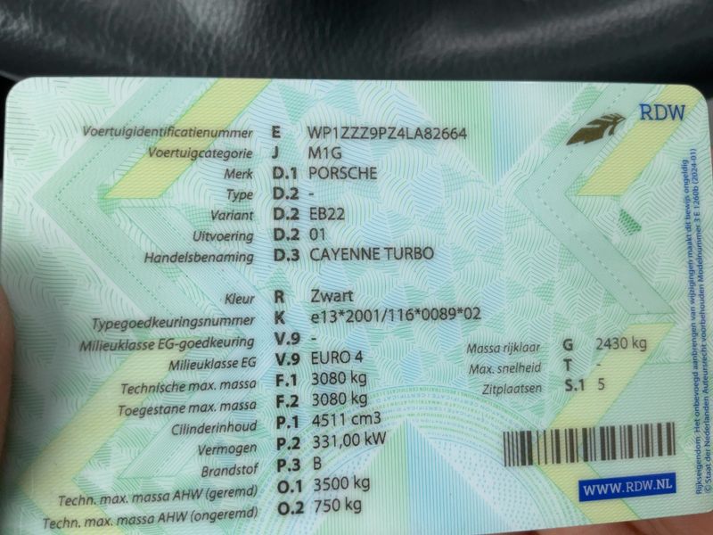 Porsche Cayenne Turbo — zdjęcie 15