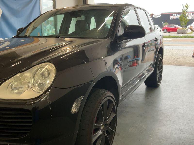 Porsche Cayenne Turbo — zdjęcie 2