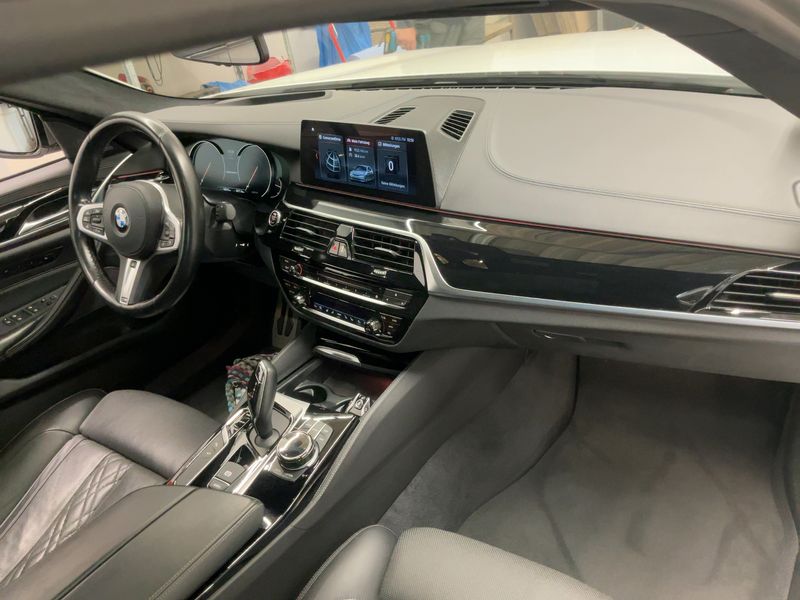 BMW 5er M550i xDrive — zdjęcie 12