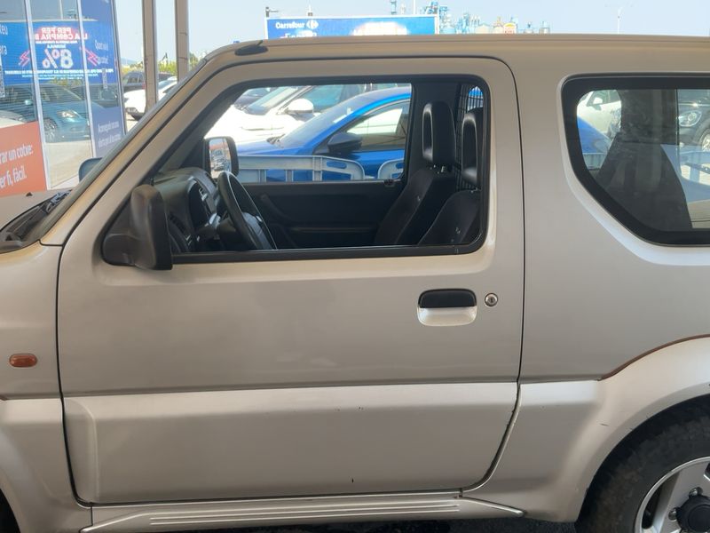 Suzuki Jimny 1.3 Special Edition — zdjęcie 4