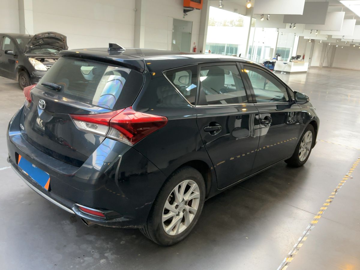 Toyota Auris 2017 — photo 9