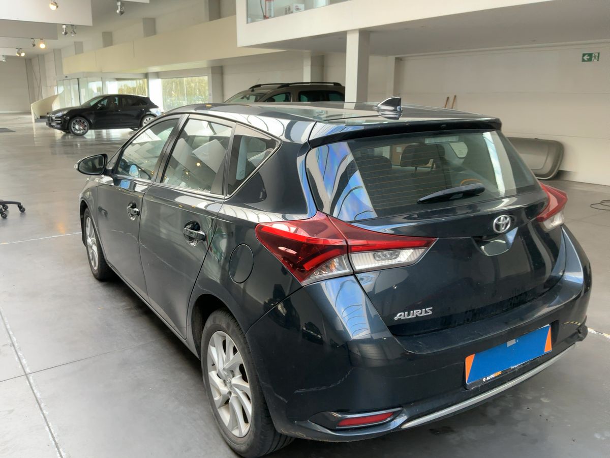 Toyota Auris 2017 — photo 7