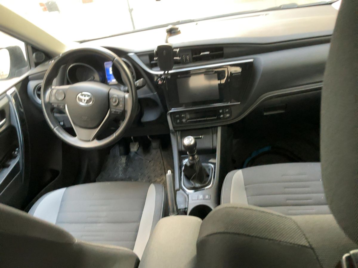 Toyota Auris 2017 — photo 18
