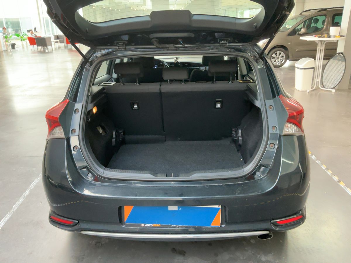 Toyota Auris 2017 — photo 16
