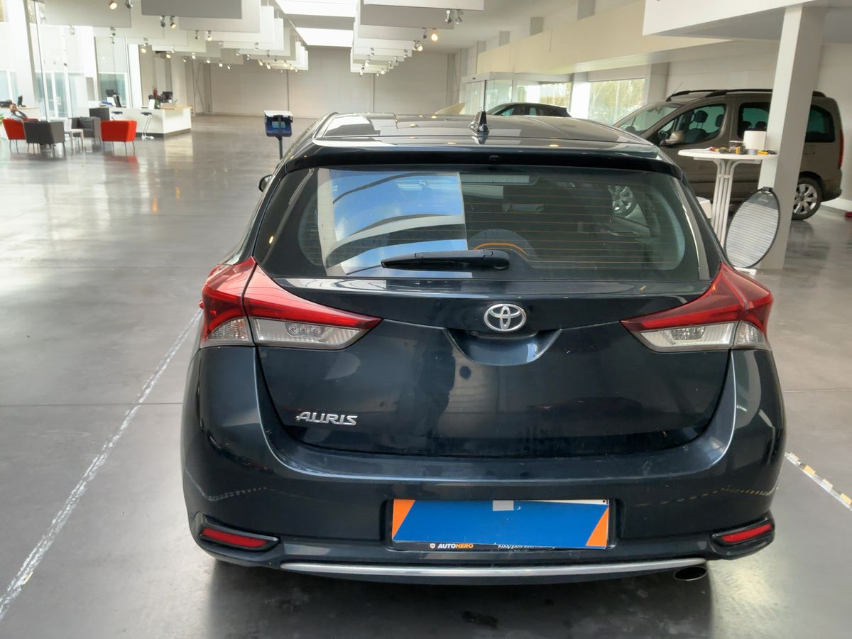 Toyota Auris 2017 — photo 8
