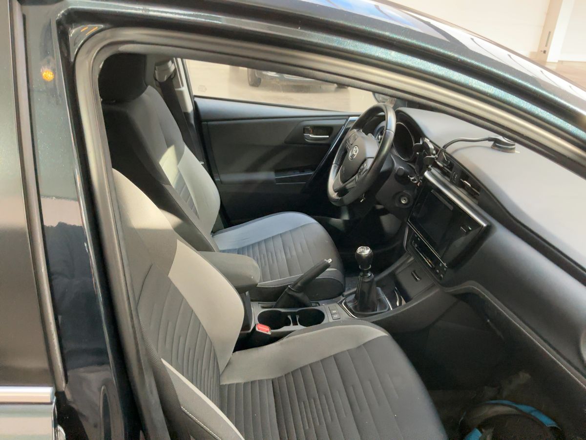 Toyota Auris 2017 — photo 17