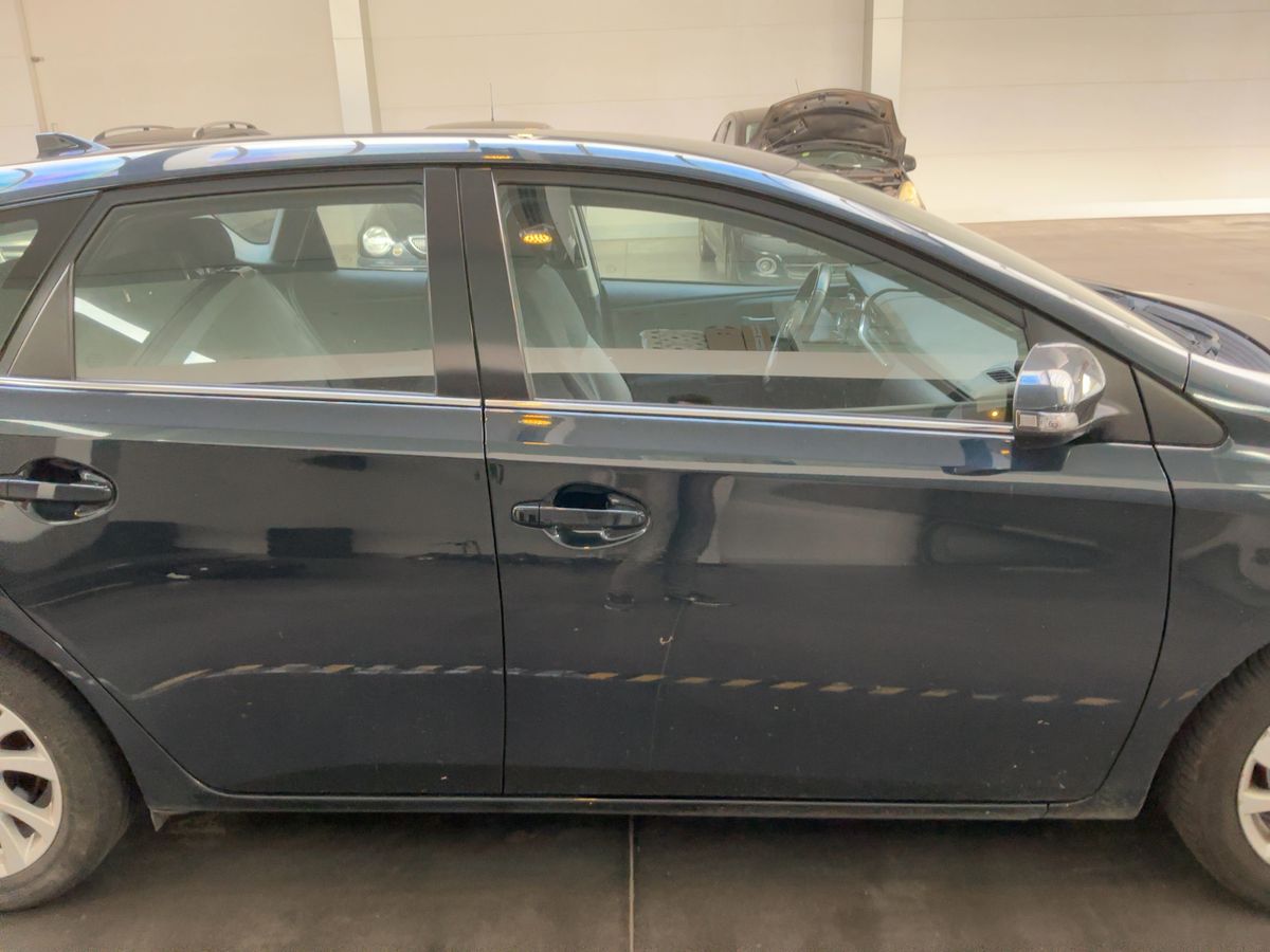 Toyota Auris 2017 — photo 11