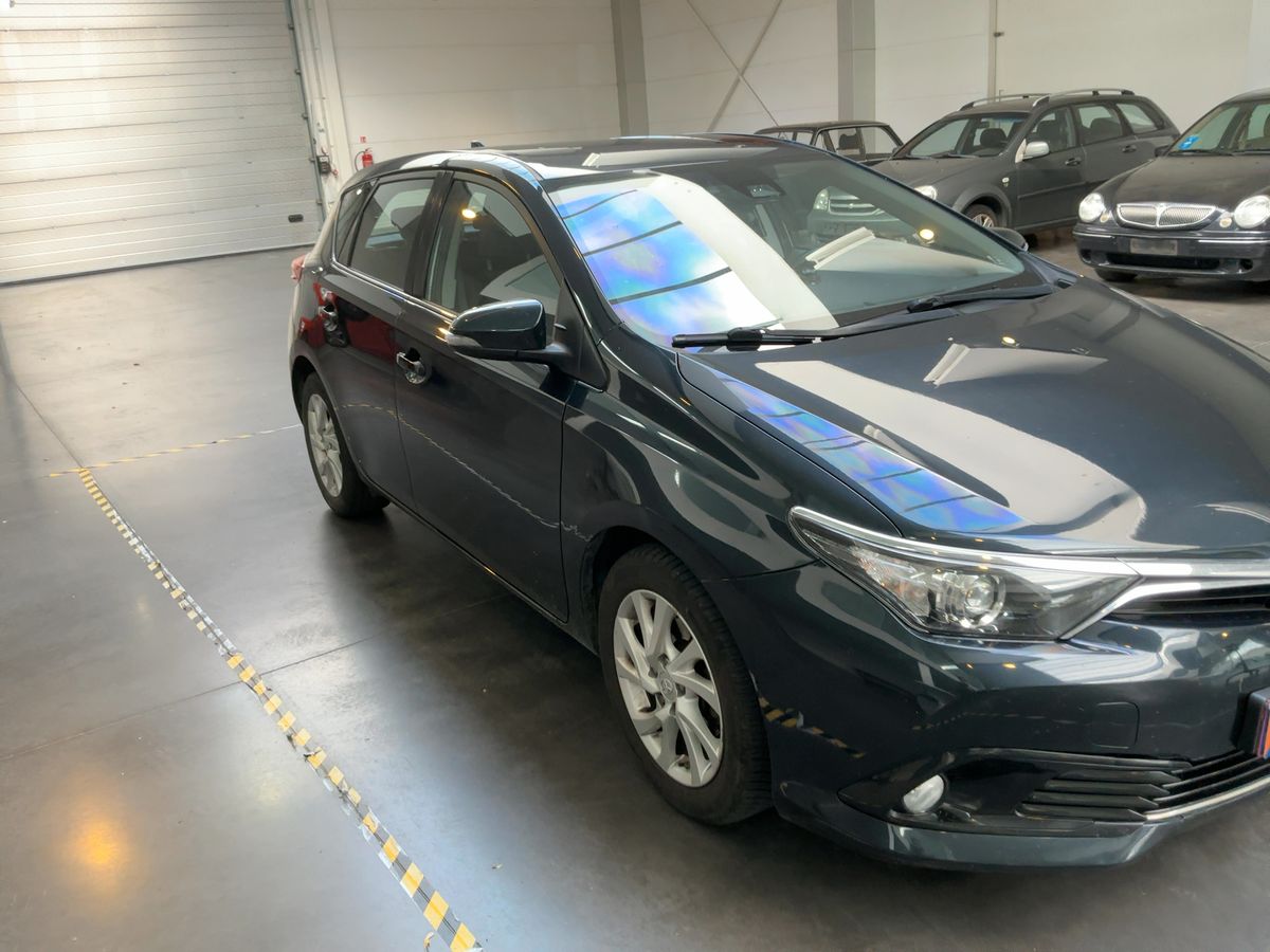 Toyota Auris 2017 — photo 13