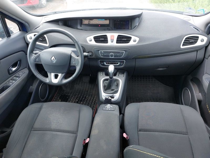 Renault Scenic 2.0 Dynamique — zdjęcie 11