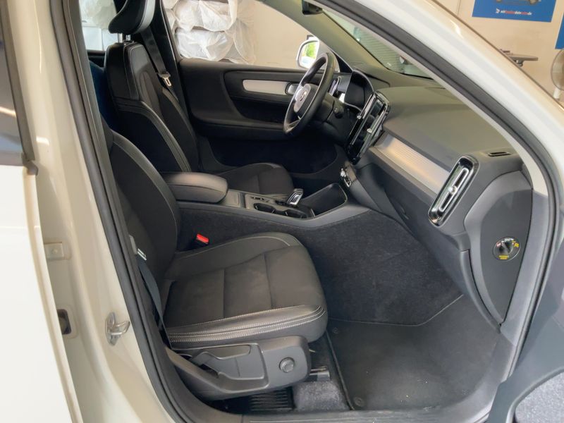 Volvo XC40 2.0 D4 Momentum Pro AWD 2019 – снимка 17
