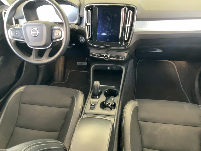Volvo XC40 2.0 D4 Momentum Pro AWD 2019 – снимка 18