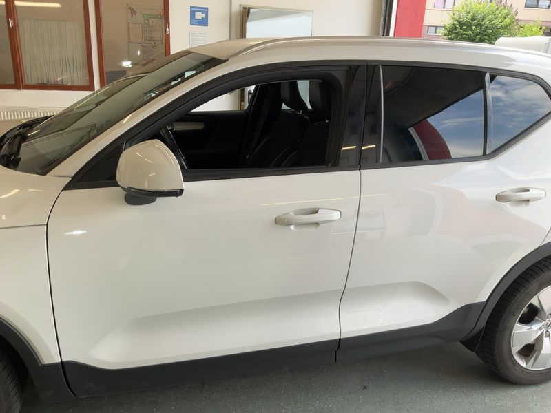 Volvo XC40 2.0 D4 Momentum Pro AWD 2019 – снимка 4