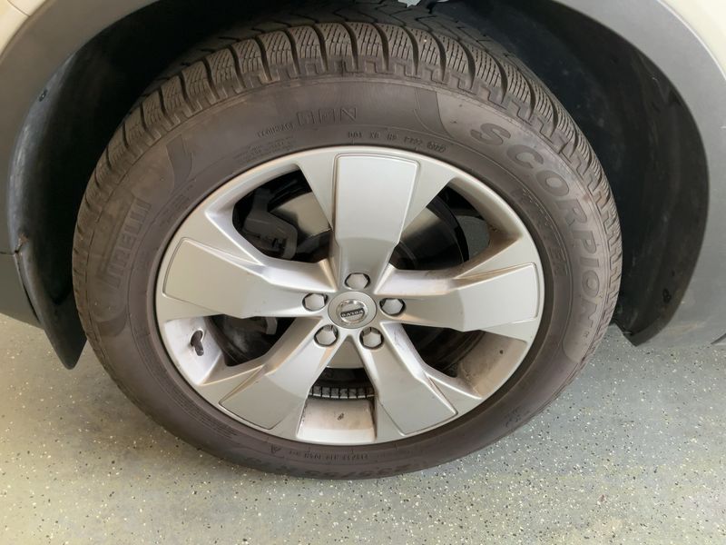 Volvo XC40 2.0 D4 Momentum Pro AWD 2019 – снимка 3