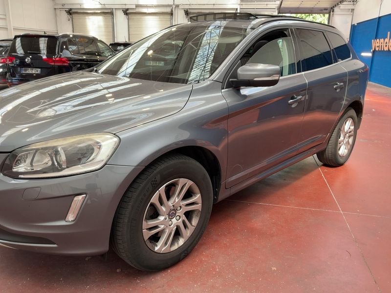 Volvo XC60 2.4 D4 Momentum AWD — zdjęcie 2