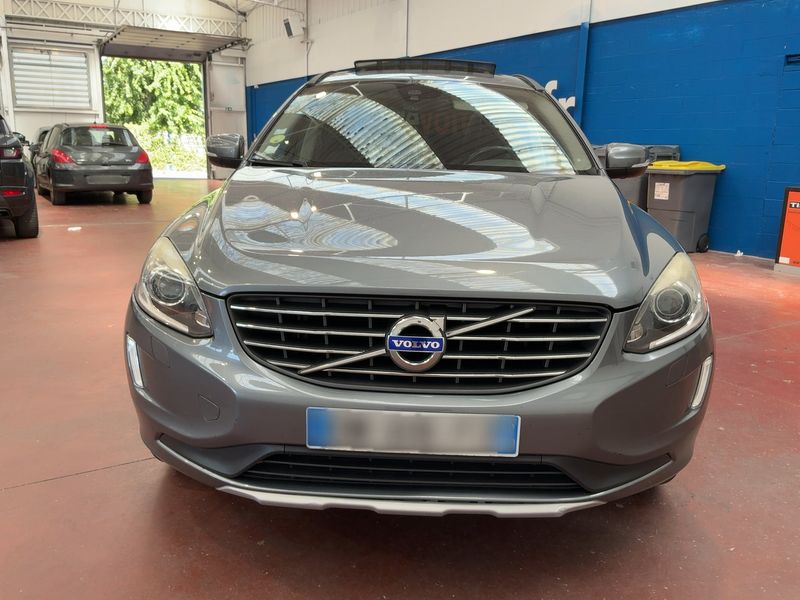 Volvo XC60 2.4 D4 Momentum AWD — zdjęcie 9