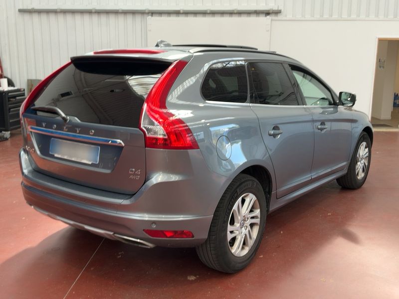 Volvo XC60 2.4 D4 Momentum AWD — zdjęcie 6