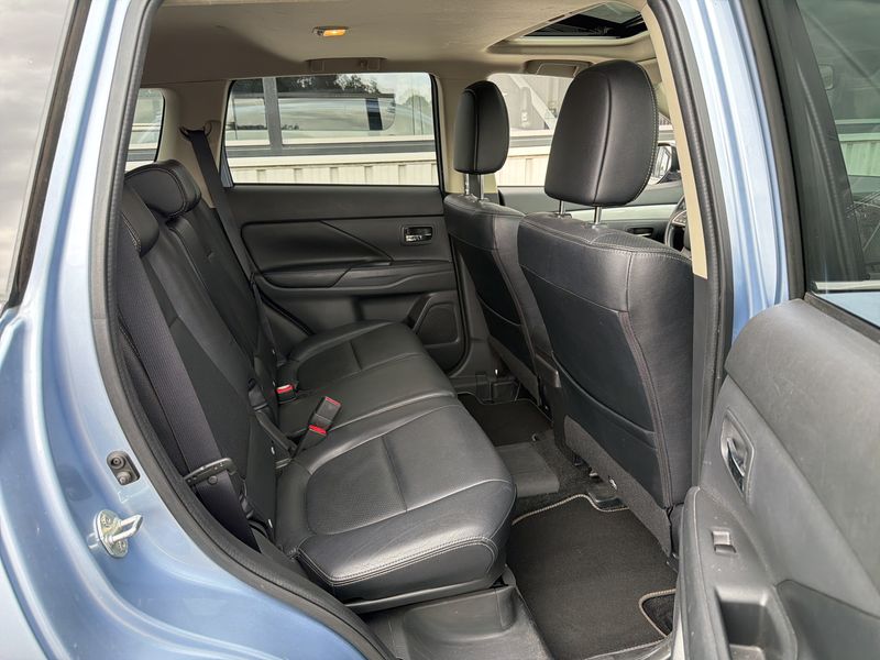 Mitsubishi Outlander 2.0 PHEV Instyle 4WD — zdjęcie 14