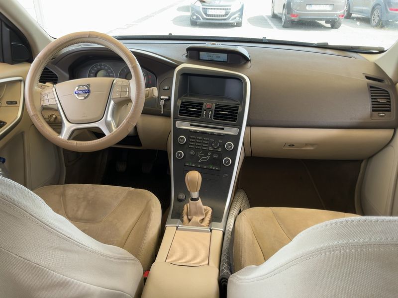 Volvo XC60 2.4D DRIVe Kinetic 2WD — zdjęcie 12