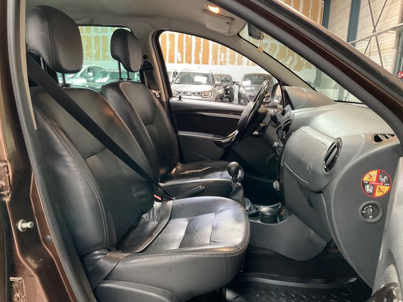 Dacia Duster 1.5 dCi Prestige 4x4 — zdjęcie 11