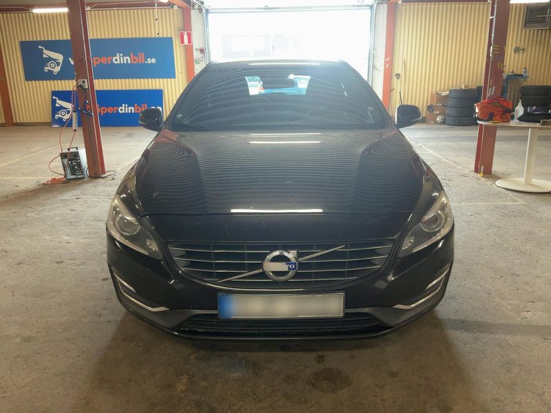 Volvo V60 1.6 D Momentum — zdjęcie 9