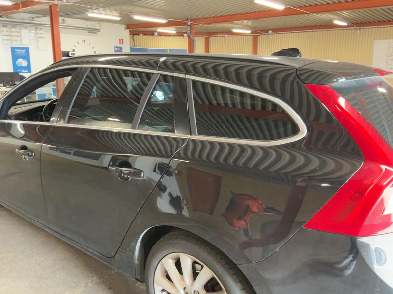 Volvo V60 1.6 D Momentum — zdjęcie 3