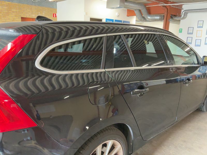 Volvo V60 1.6 D Momentum — zdjęcie 6