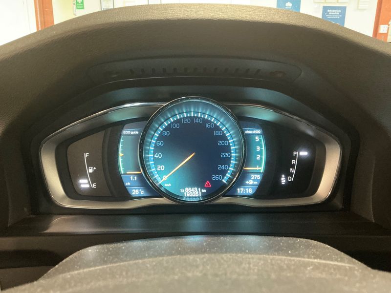 Volvo V60 1.6 D Momentum — zdjęcie 13