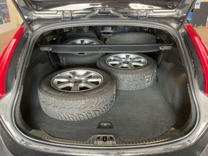 Volvo V60 1.6 D Momentum — zdjęcie 10