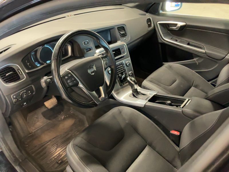 Volvo V60 1.6 D Momentum — zdjęcie 12