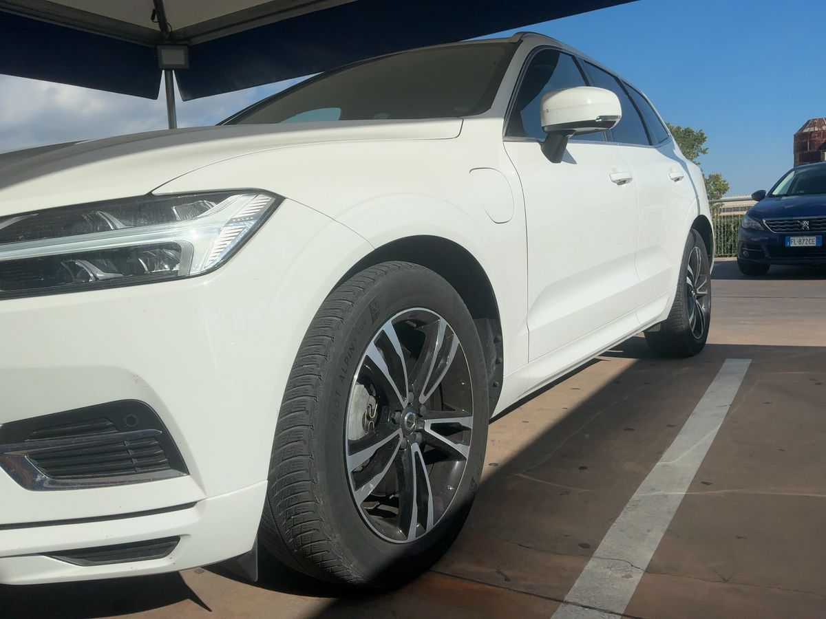 Volvo XC60 2.0 T8 Plug-in Hybrid Momentum AWD