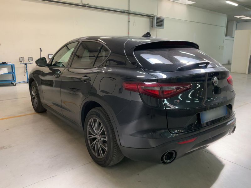 Alfa Romeo Stelvio 2.2 JTDM Business Q4 — zdjęcie 3
