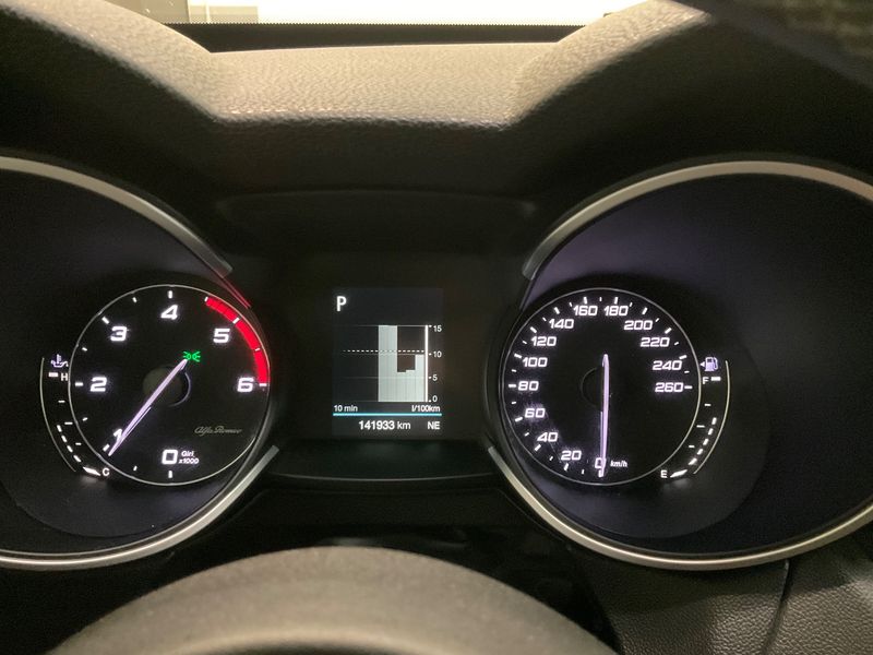 Alfa Romeo Stelvio 2.2 JTDM Business Q4 — zdjęcie 13
