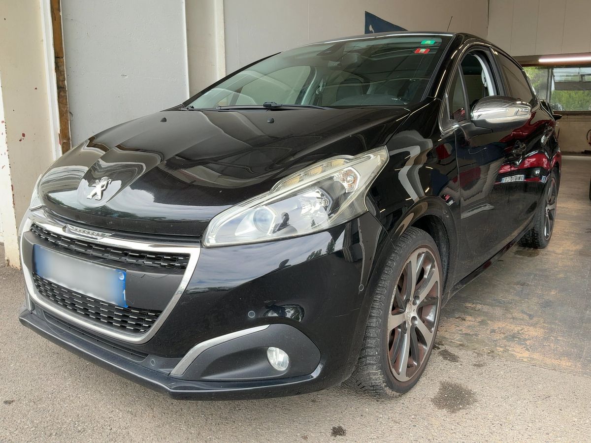 Peugeot 208 2015 — photo 1