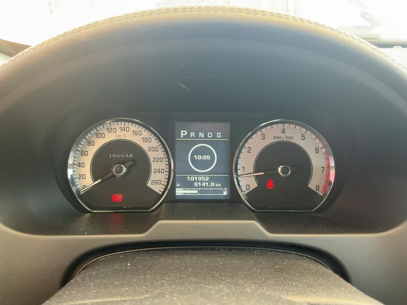 Jaguar XF 3.0 V6 Luxury — zdjęcie 13