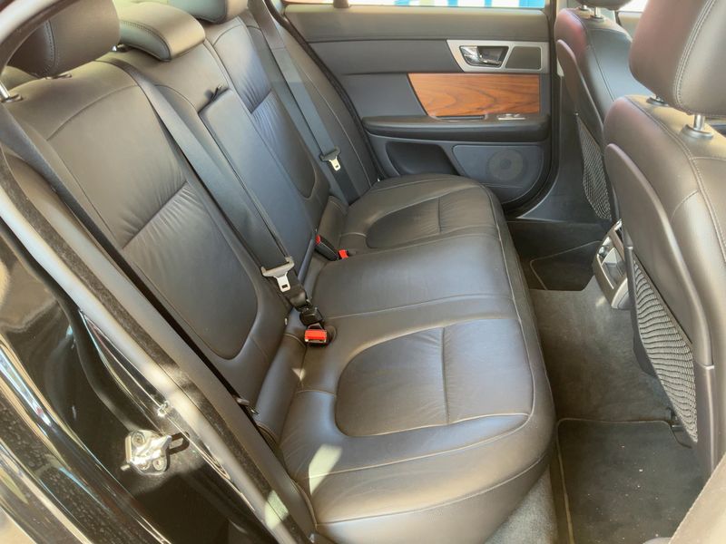Jaguar XF 3.0 V6 Luxury — zdjęcie 14