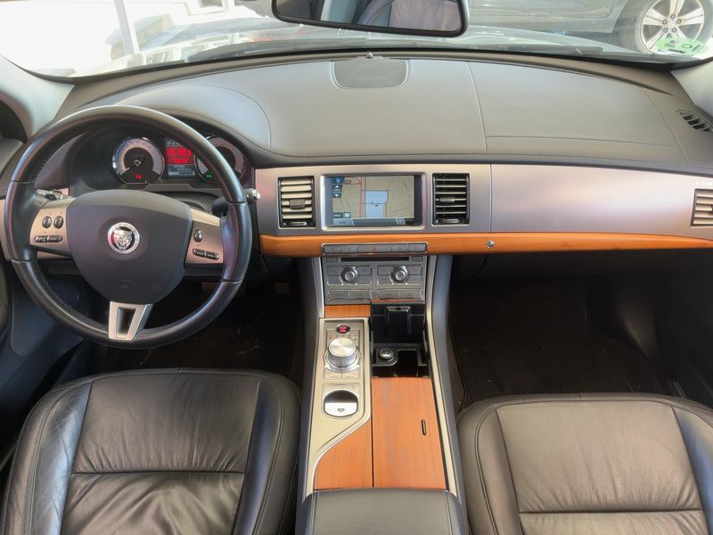 Jaguar XF 3.0 V6 Luxury — zdjęcie 12