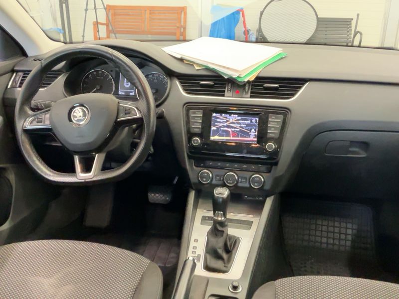 Skoda Octavia 2.0 TDI Ambition — zdjęcie 12