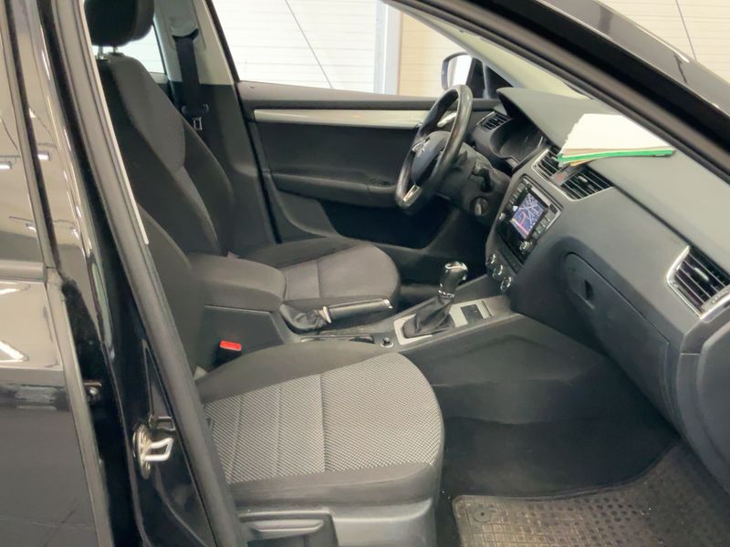 Skoda Octavia 2.0 TDI Ambition — zdjęcie 11