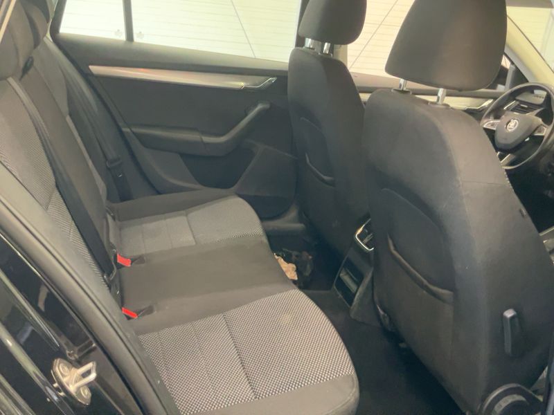 Skoda Octavia 2.0 TDI Ambition — zdjęcie 14