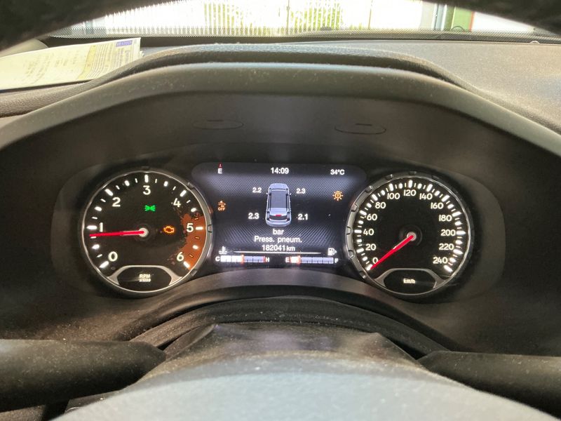Jeep Renegade 1.6 M-Jet Limited FWD — zdjęcie 13