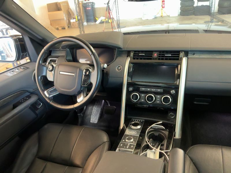 Land Rover Discovery 5 3.0 SD V6 HSE — zdjęcie 12