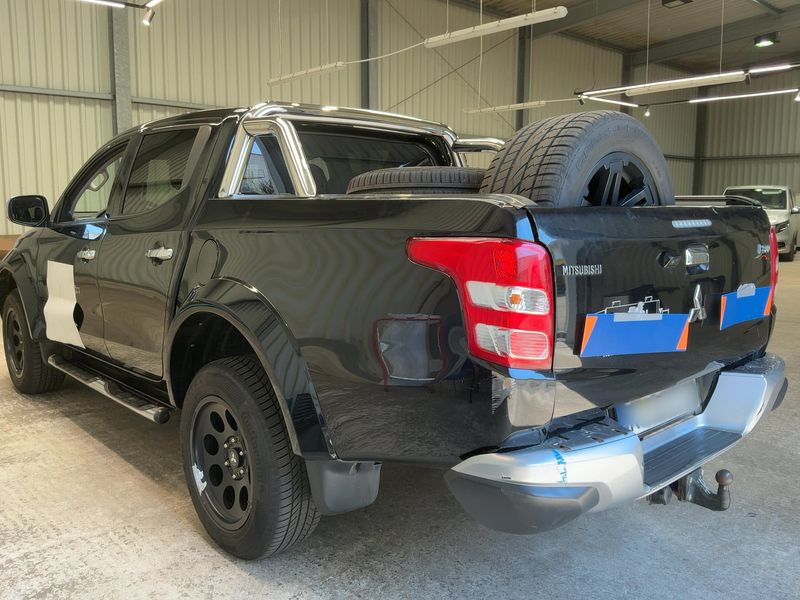 Mitsubishi L 200 2.4 DI-D Top Doppelkabine 4WD — zdjęcie 3