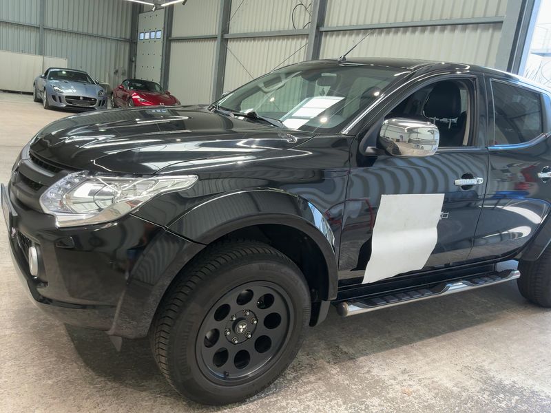 Mitsubishi L 200 2.4 DI-D Top Doppelkabine 4WD — zdjęcie 2