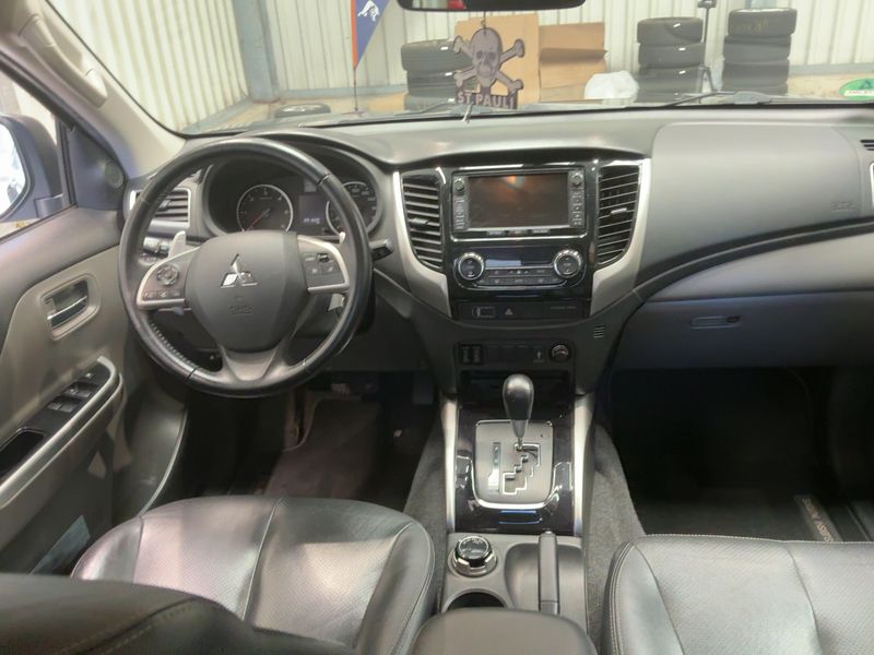 Mitsubishi L 200 2.4 DI-D Top Doppelkabine 4WD — zdjęcie 12