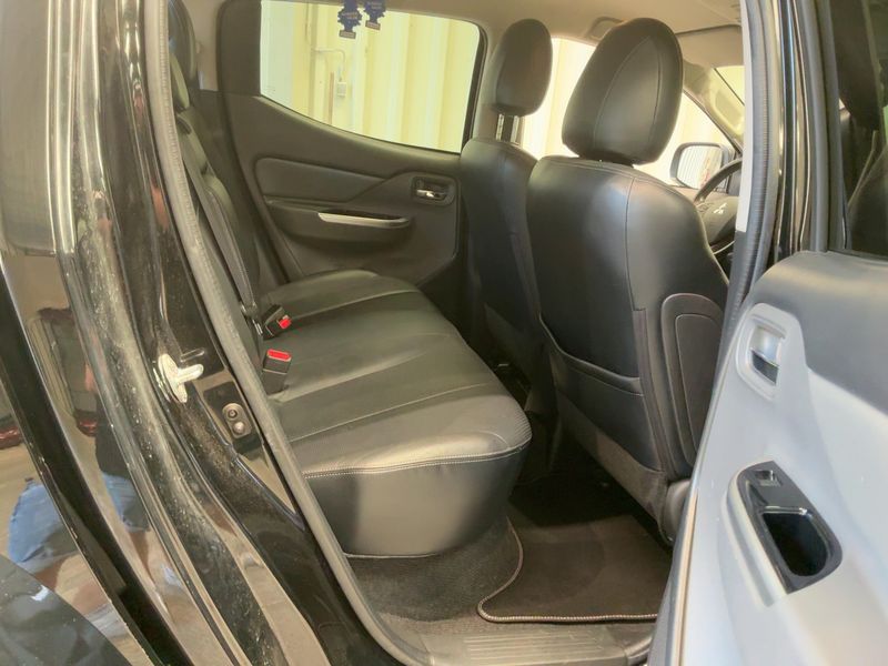 Mitsubishi L 200 2.4 DI-D Top Doppelkabine 4WD — zdjęcie 14