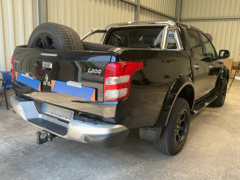 Mitsubishi L 200 2.4 DI-D Top Doppelkabine 4WD — zdjęcie 6