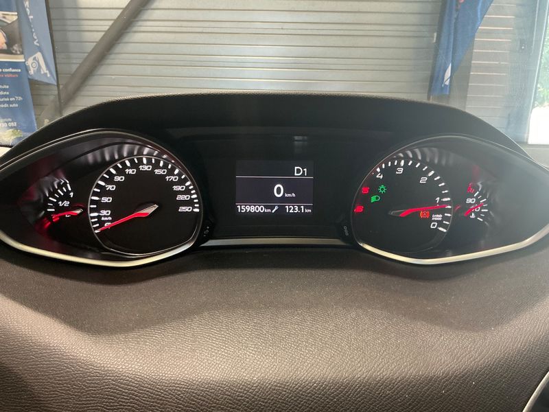 Peugeot 308 2.0 Blue-HDi Allure 2015 – снимка 18