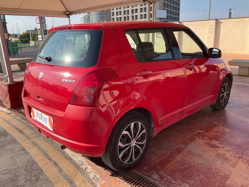 Suzuki Swift 1.3 Club — zdjęcie 2
