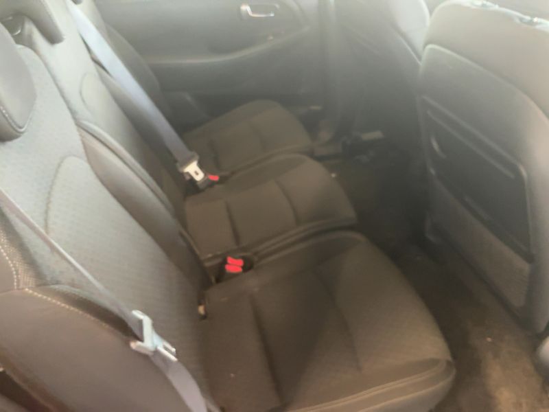 Kia Carens 1.7 CRDi Active — zdjęcie 14
