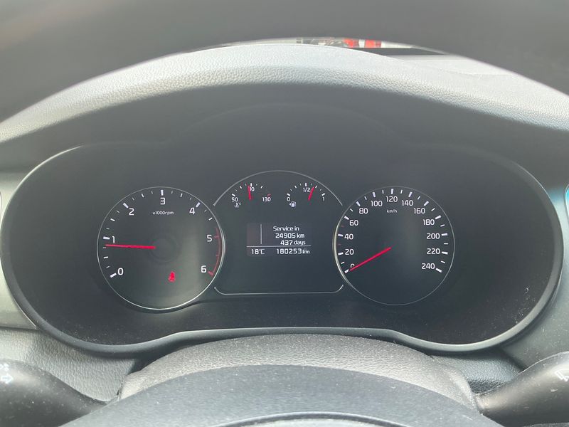 Kia Carens 1.7 CRDi Active — zdjęcie 13